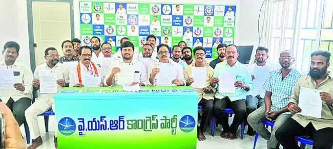 కింజరాపు కుటుంబంతో జిల్లాకు ఒరిగిందేమీ లేదు 