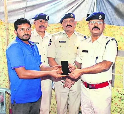 జిల్లాలో 237 ఫోన్లు రికవరీ 
