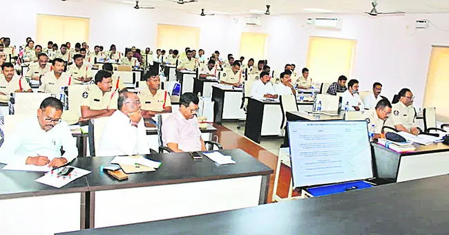 బహిరంగంగా మద్యం తాగేవారిపై చర్యలు