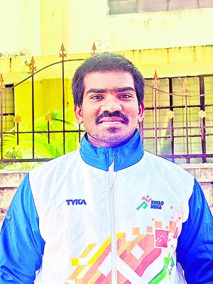 జాతీయ స్థాయి కుస్తీ పోటీలకు గుర్ల యువకుడు