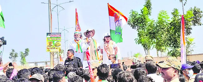 నిర్వాసితులను ఆదుకుంటాం