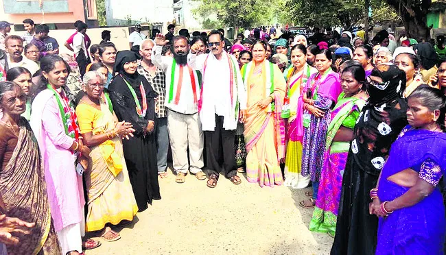 ● బరిలో దంపతులు