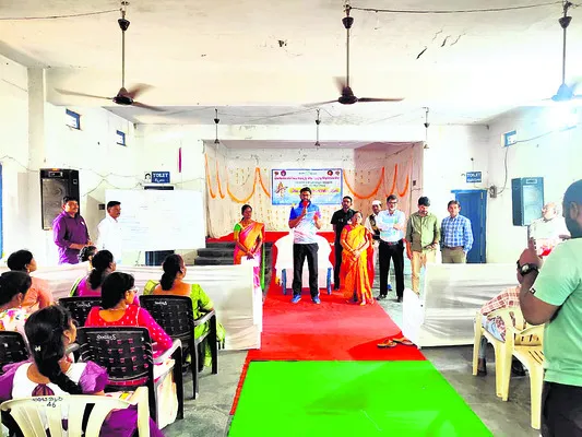 పరీక్షలంటే భయం వీడాలి.. 