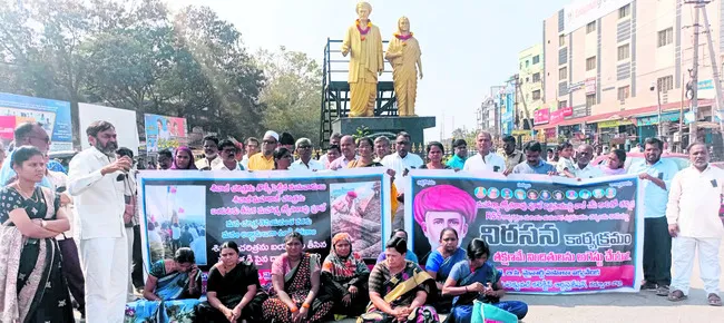 ఫూలే విగ్రహంపై దాడి దారుణం
