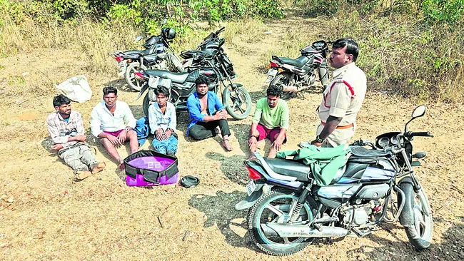 ఫౌల్ట్రీ రైతులు  అప్రమత్తంగా ఉండాలి 
