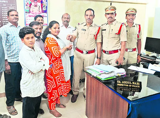 కొత్తపేట పీఎస్‌ పరిధిలో ఇద్దరి బలవన్మరణం 