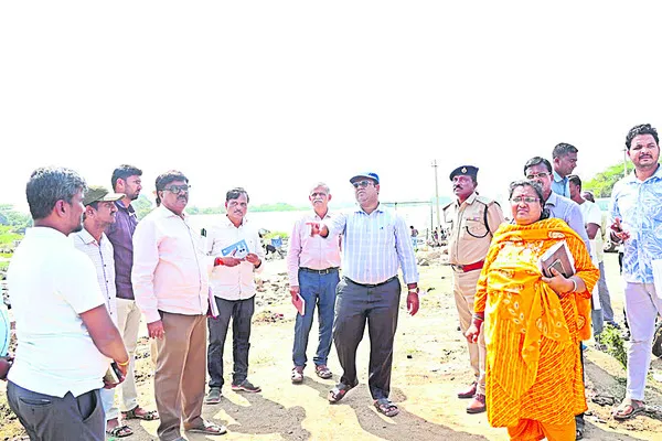 వేగంగా జాతర ఏర్పాట్లు