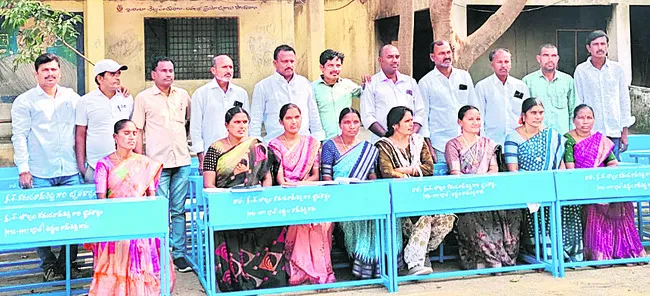 పూర్వ విద్యార్థుల ఔదార్యం
