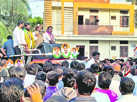 పదేళ్లలో ఒక్క రేషన్‌ కార్డు ఇవ్వలే