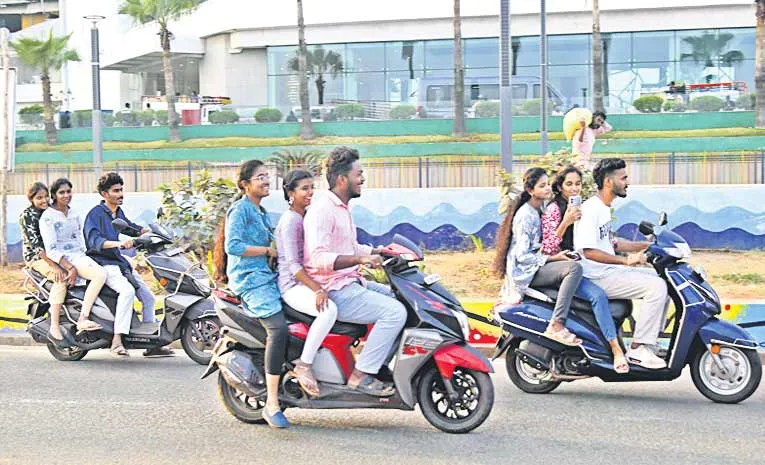 రయ్‌.. రయ్‌.. రిస్క్‌ రోయ్‌..!