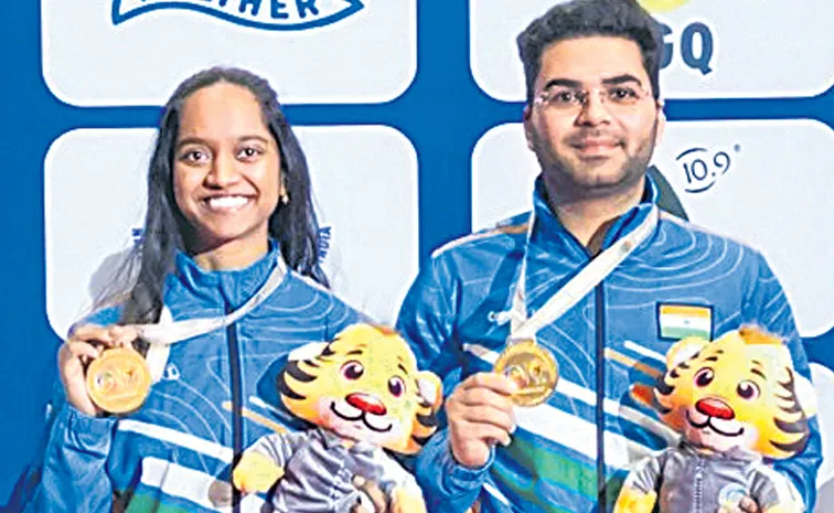 Gold medal for the Elavenil Arjun pair1