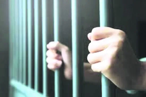 ఎవరికి ఓటు వేశారో చెబితే నేరమే  
