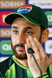 'Chanafali Bech Rahe The Kya': Ex-Pak Star Tear Into Team Over NED Show