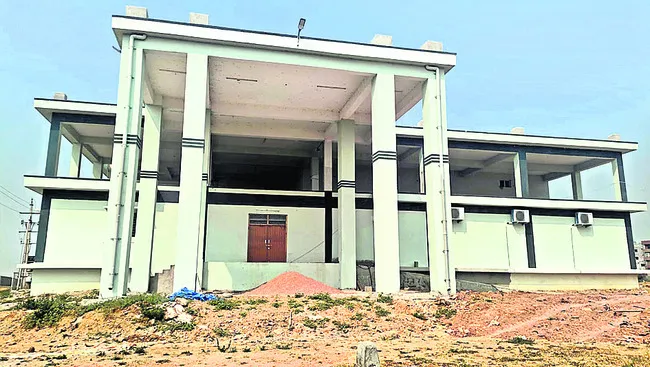 ప్రారంభానికి జాప్యమెందుకో..!