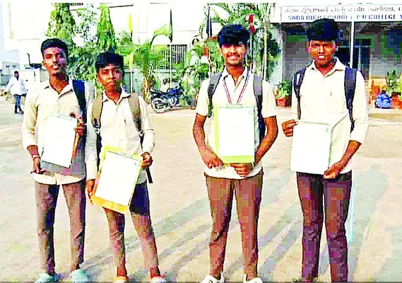 ఫీజు కట్టలేదని హాల్‌ టికెట్‌ నిరాకరణ