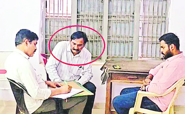 ఏసీబీకి చిక్కిన వీఆర్వో 