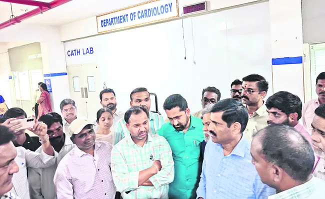 ప్రతి ఉద్యోగి హెల్మెట్‌ ధరించాలి 