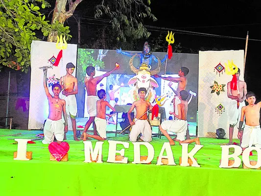 విద్యార్థులు ఉన్నతస్థాయికి చేరుకోవాలి