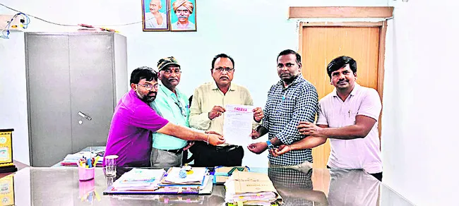 ఉపాధ్యాయులకు పదోన్నతులు కల్పించాలి