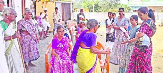 సేవా భావం కలిగి ఉండాలి 