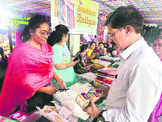 మహిళలు పారిశ్రామిక వేత్తలుగా ఎదగాలి