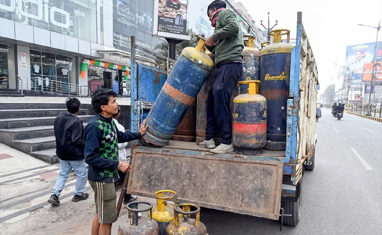 LPG Shortage Shuts Down Restaurants in Mumbai Bengaluru Supply Chain Crisis