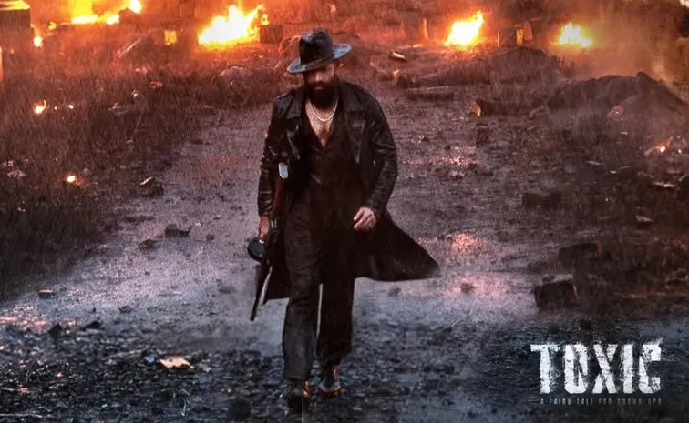 యశ్‌ వల్లనే 'టాక్సిక్‌' వాయిదా..  యుద్ధం సాకు మాత్రమేనా?