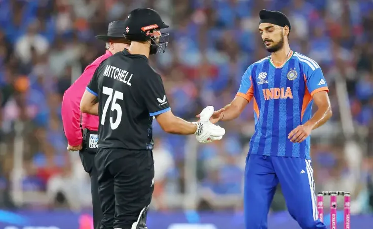 Even if he hadnt said sorry: Gambhir on Arshdeep Daryl Mitchell clash1