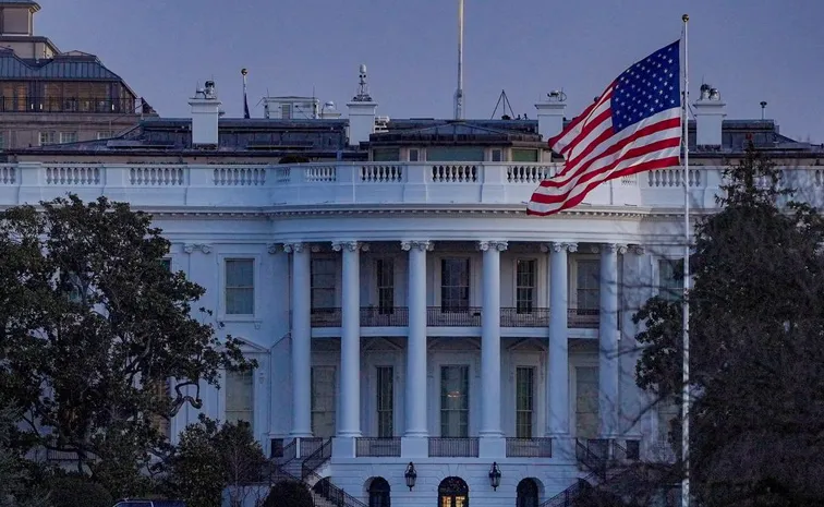 White House area shut down after van breaches security barricade