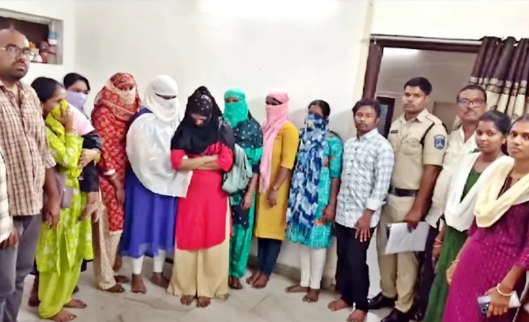 కూకట్‌పల్లిలో స్పా ముసుగులో వ్యభిచారం బట్టబయలు