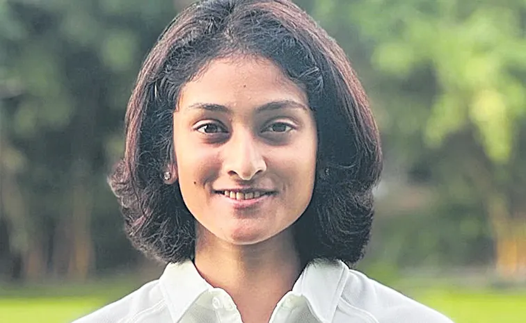 Pranavi in ​​the South Zone team