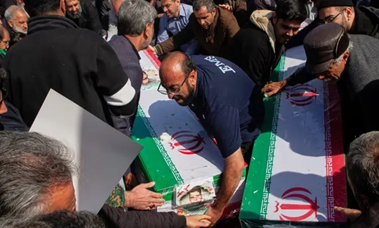 సిగరెట్‌ ఫ్యాక్టరీపై మిసైల్‌ దాడి.. 15 మంది మృతి