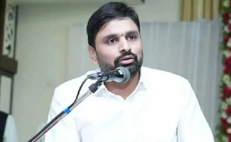 పుట్టా మహేష్‌ ఇష్యూ: షోకాజ్‌ నోటీసుతో సరిపెట్టిన చంద్రబాబు