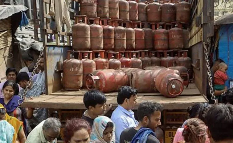 వంట గ్యాస్‌ వినియోగదారులకు షాక్