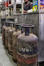 Govt Eases LPG Rules Relief for Hotels Restaurants Catering Nationwide