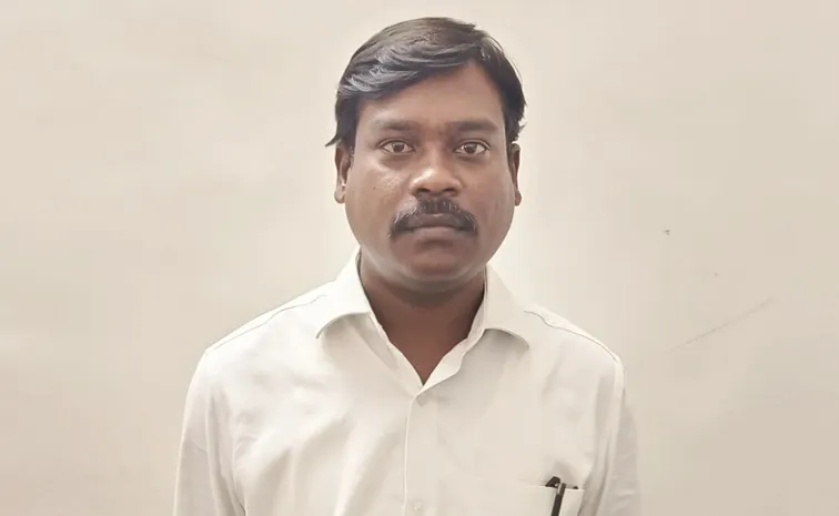 వికారాబాద్ జిల్లాలో ఏసీబీ దాడులు.. ఆర్ఐ రిచర్డ్ సైమన్ అరెస్ట్