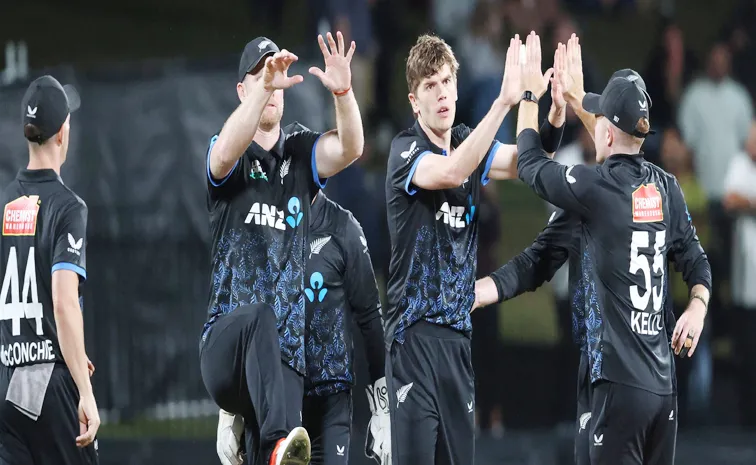 Conway Bowlers Shine New Zealand Beat South Africa 2nd T20I 68 Runs