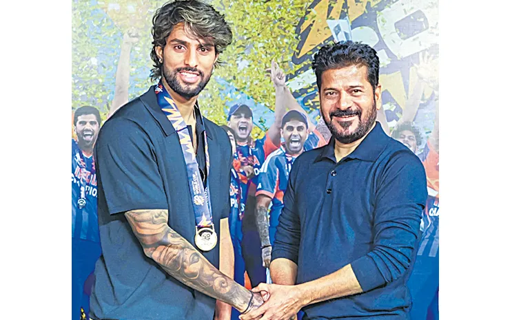 తిలక్‌ వర్మకు సీఎం అభినందన