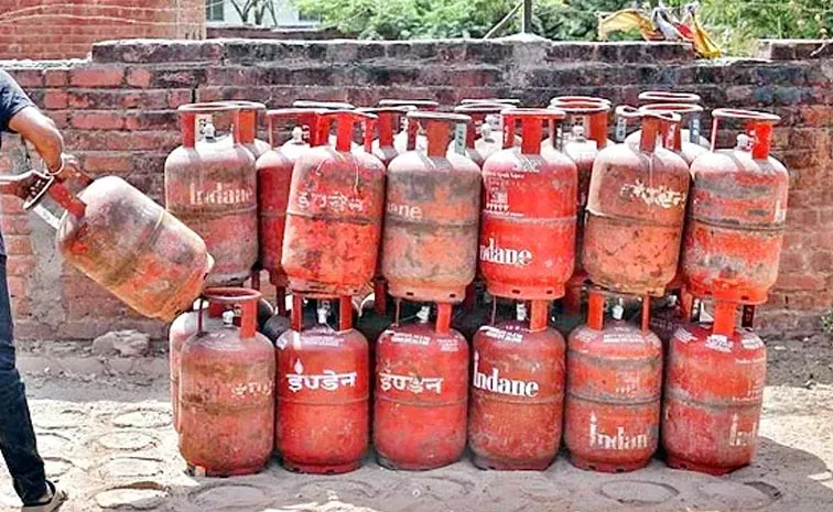 Telangana Govt Key Announcement On Lpg Cylinder Supply