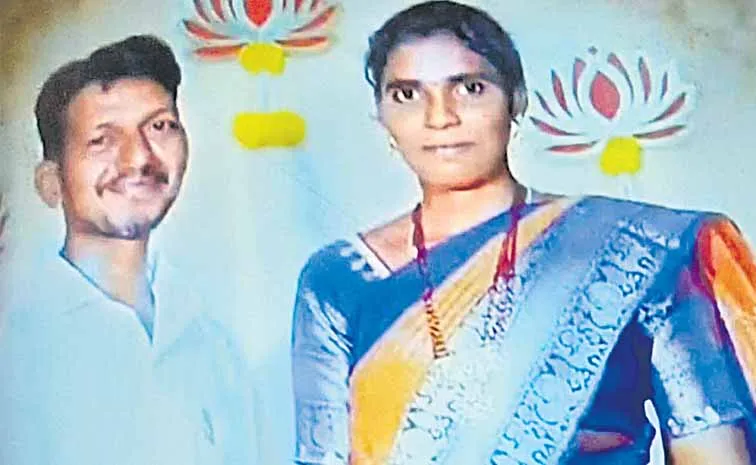 పిల్లలు చూస్తుండగానే.. భార్య గొంతు కోసి..