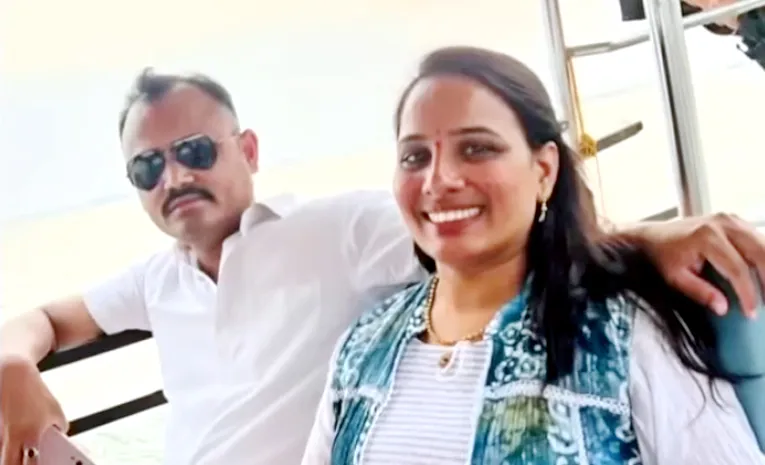 Karimnagar II-Town SI Chandrasekhar Wife Divya Incident