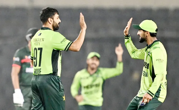 వాళ్ల ముందు మోకరిల్లారు: పీసీబీపై మాజీ క్రికెటర్‌ ఫైర్‌