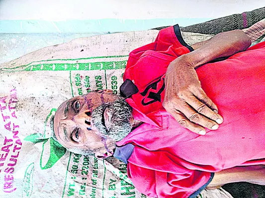 రోడ్డు ప్రమాదంలో వృద్ధుడి మృతి 