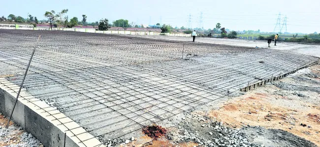 జోరందుకున్న ప్లాట్‌ఫారాల నిర్మాణాలు 