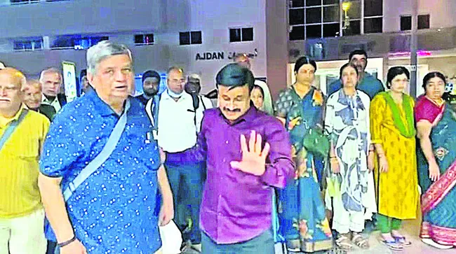 దుబాయ్‌లో చిక్కుకున్న బళ్లారివాసులు 