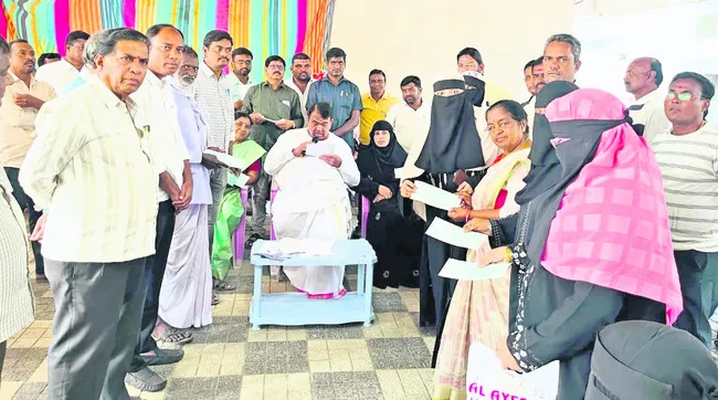 పేదల సంక్షేమమే ప్రభుత్వ లక్ష్యం 