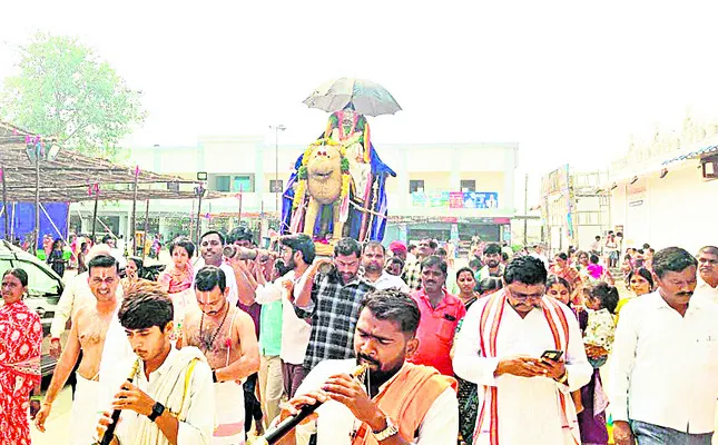 నారసింహుడికి సింహవాహనసేవ 