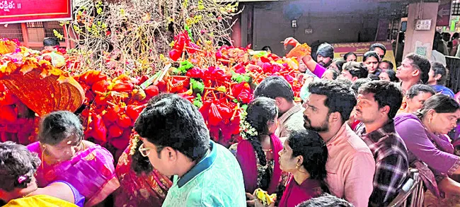 సుబ్బారాయుడి ఆదాయం రూ. 8.88లక్షలు 