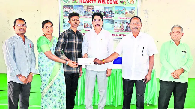 అమ్మవారిని దర్శించుకున్న కలెక్టర్‌ చాహత్‌ బాజ్‌పాయ్‌