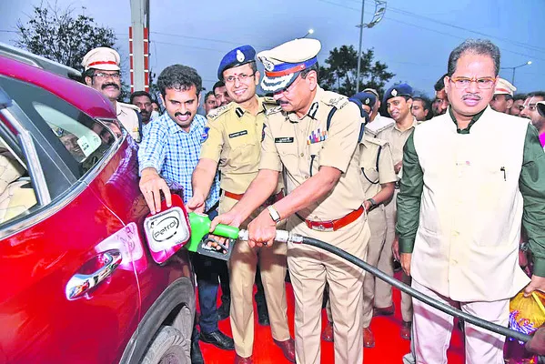 సిబ్బంది సంక్షేమానికే ఫిల్లింగ్‌ స్టేషన్‌: డీజీపీ